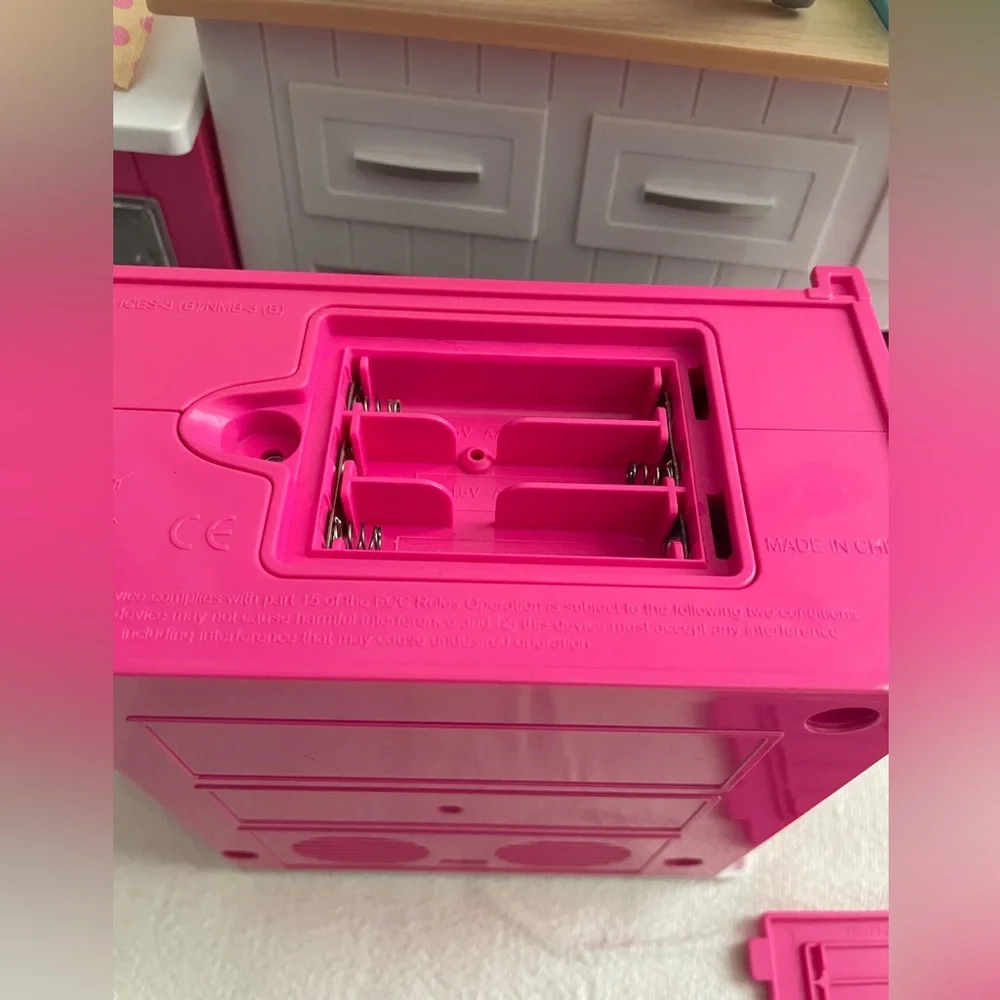 Gently Used Barbie 3 Piece Ultimate Kitchen, Needs Batteries - Picture 8 of 10